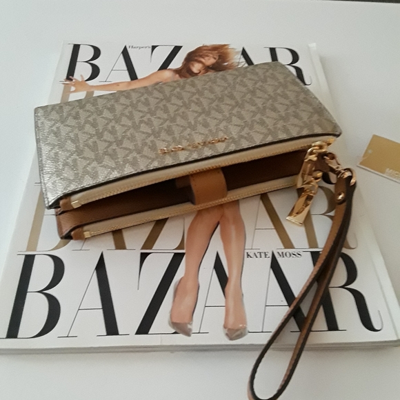 Michael Kors Double Zip Wristlet/Wallet - Picture 4 of 7